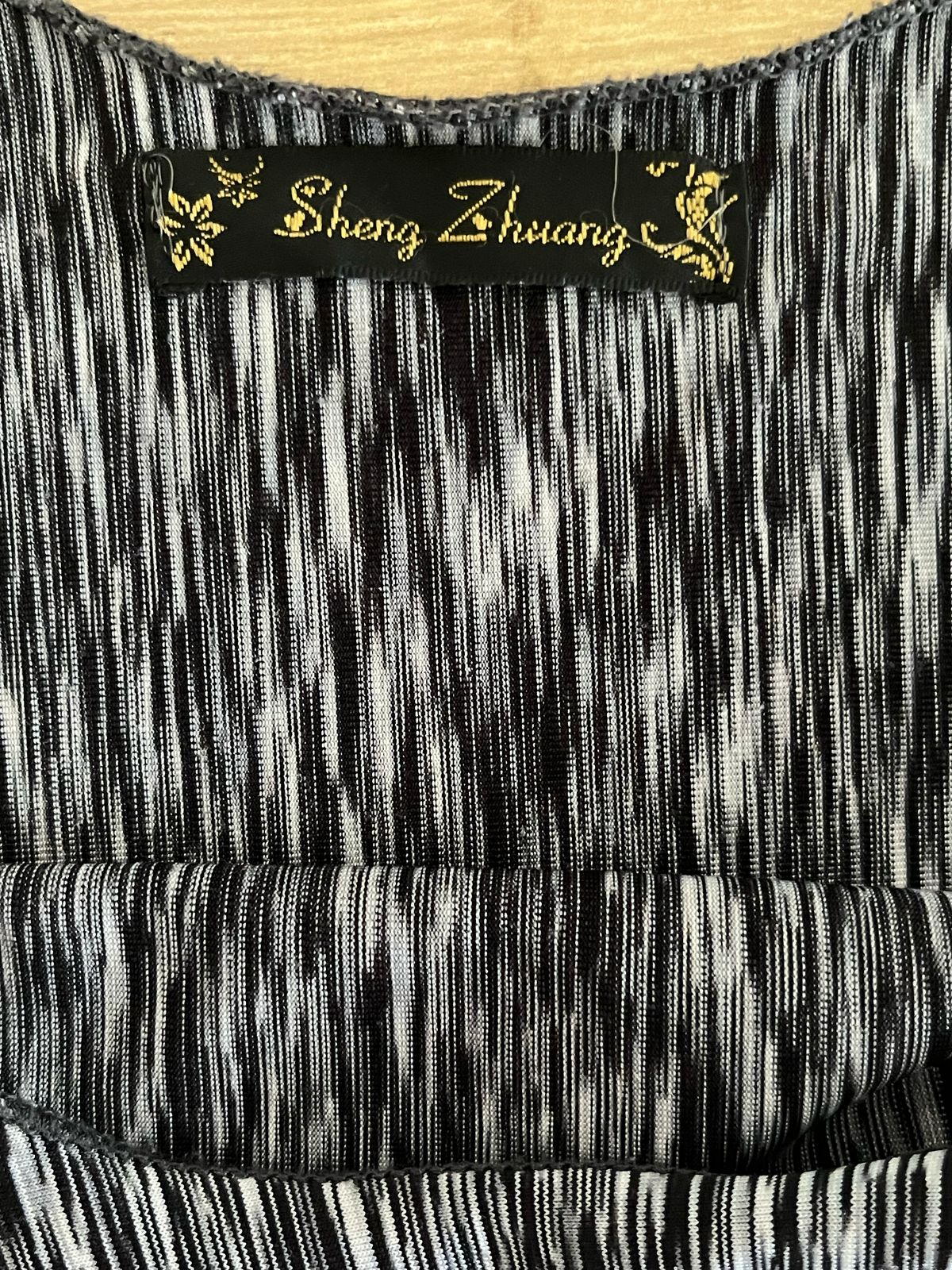 sheng zhuang  Women's Grey Tank Top